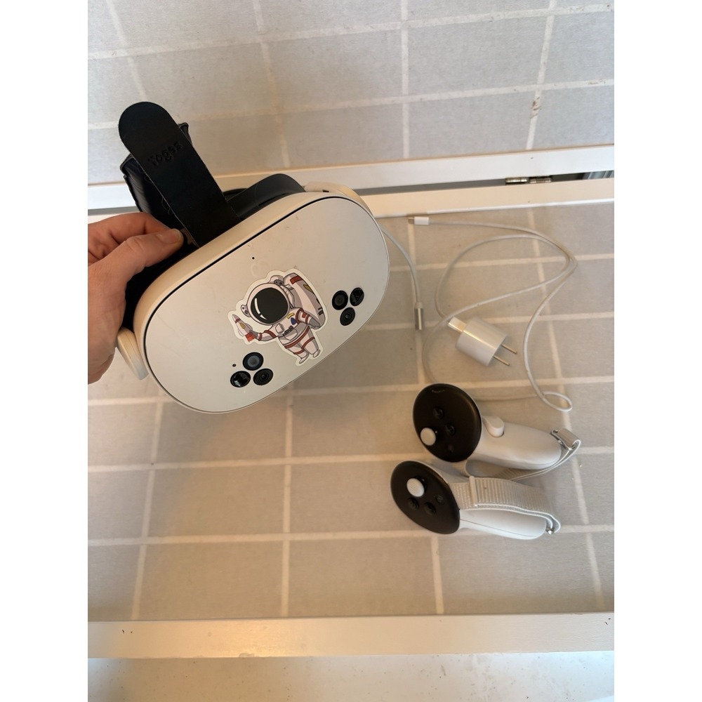 Meta Quest 3S 128GB VR Headset UPGRADES 2 Controllers, Head strap, Battery Pack